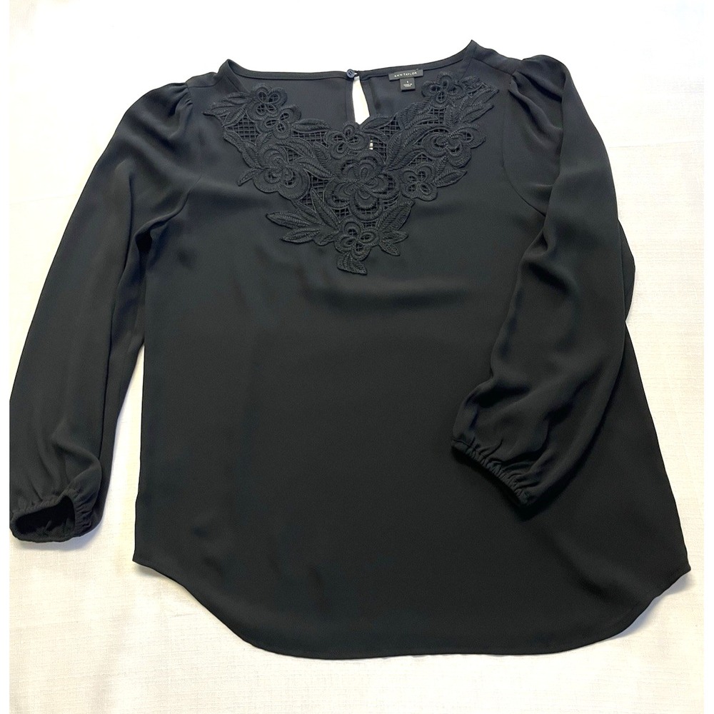 Ann Taylor Lace Neckline Black Blouse Womens sz S Career Casual Evening Timeless - Picture 8 of 14